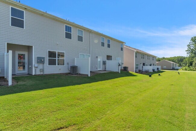 Building Photo - Don't miss this charming 3-bedroom, 2.5-ba...
