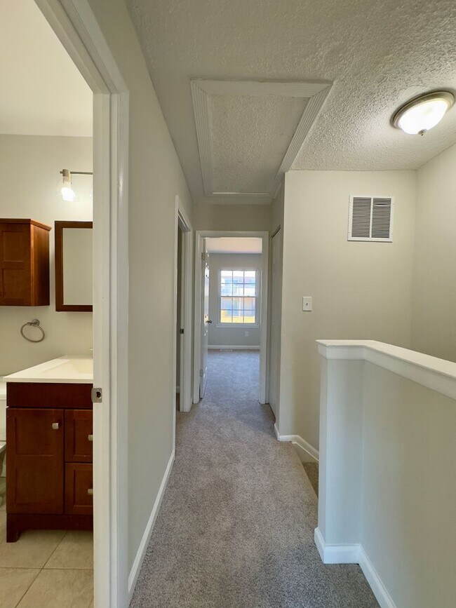 Building Photo - Charming 3 Bedroom/2.5 Bathroom in Parkville, MD!