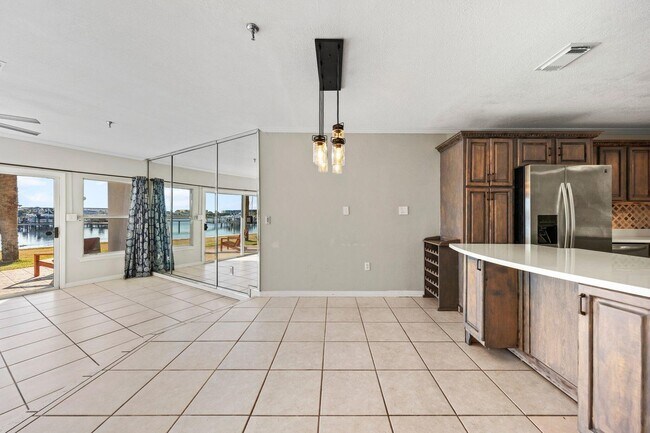 Building Photo - Brooks Landing