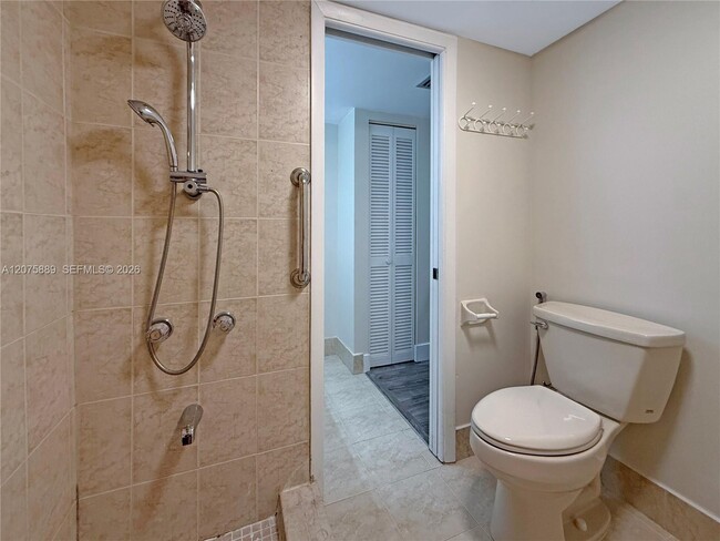 Building Photo - 995 SW 84th Ave