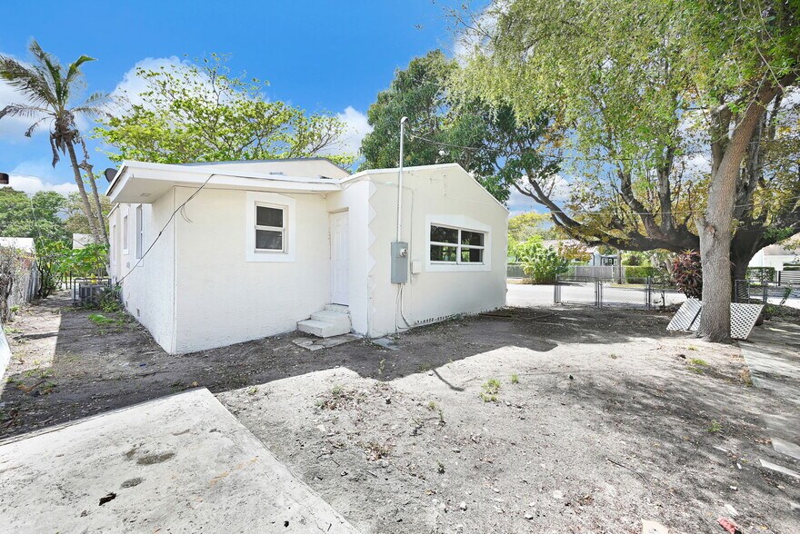 Building Photo - 299 NW 43rd St