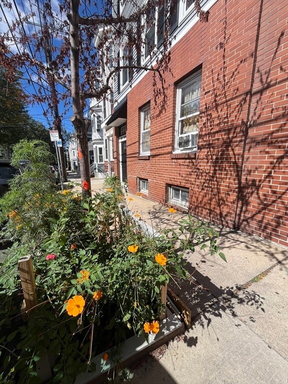 Building Photo - 120 Webster St