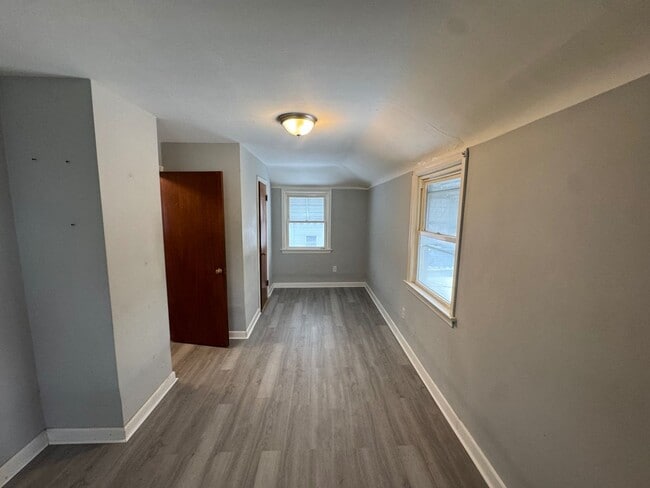 Building Photo - Charming 3-Bedroom Property in Prime Location