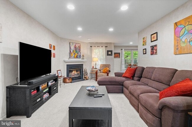 Building Photo - 37 White Pine Ct