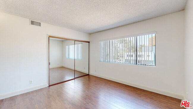 Building Photo - 144 N Hamilton Dr