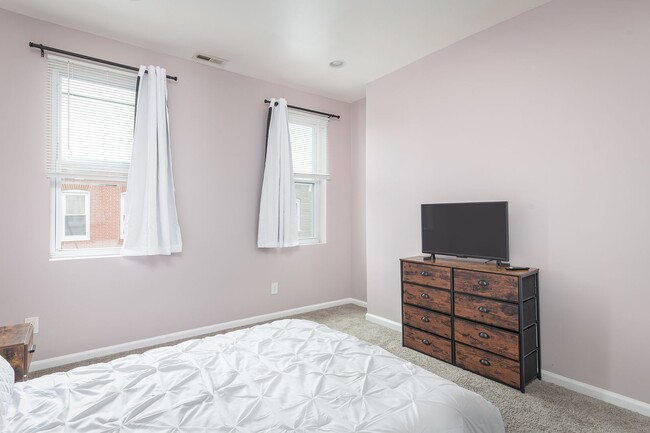 Building Photo - Beautiful 2 Bedroom in Baltimore, Fully Fu...