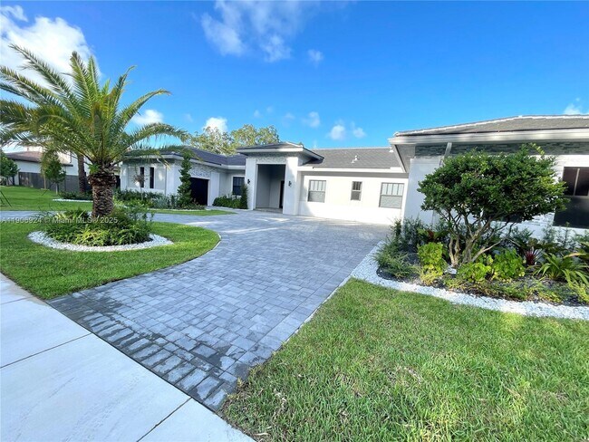 Building Photo - 11181 SW 92nd Ave