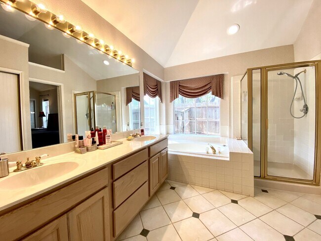 Building Photo - 13706 Morningbluff Dr