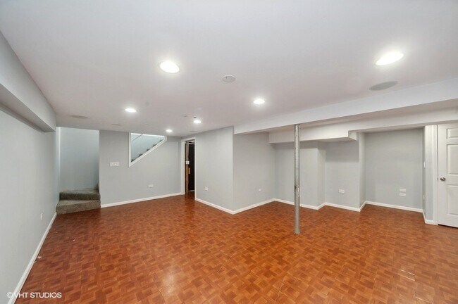 Building Photo - 1270 S Paddock Dr