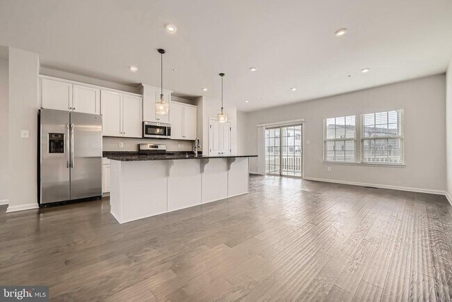 Building Photo - 2911 Stagg Ln