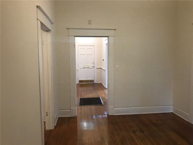 Building Photo - 855 Savannah St