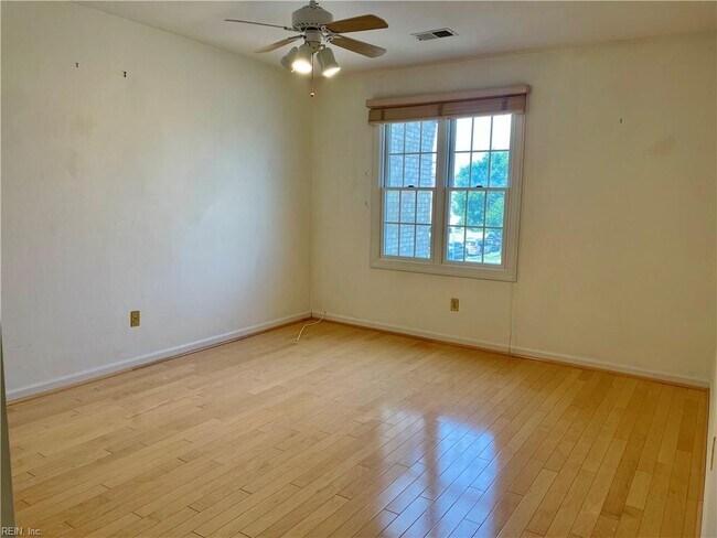 Building Photo - 2402 Whaler Ct