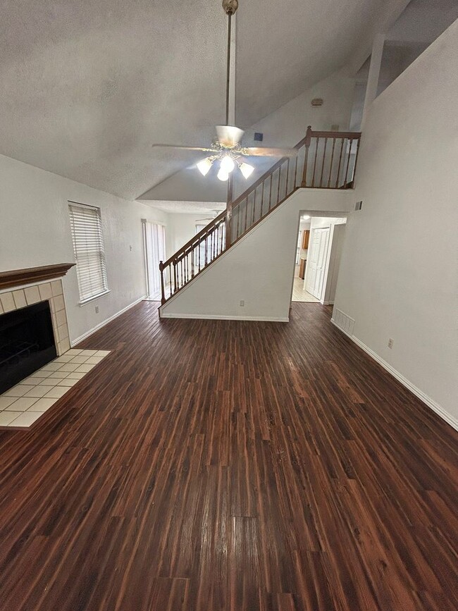 Building Photo - 1305 White Lake Dr