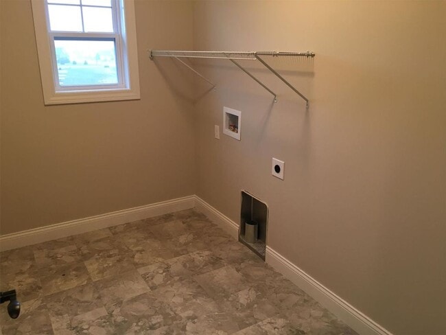 Building Photo - 1206 S Roberto Rd