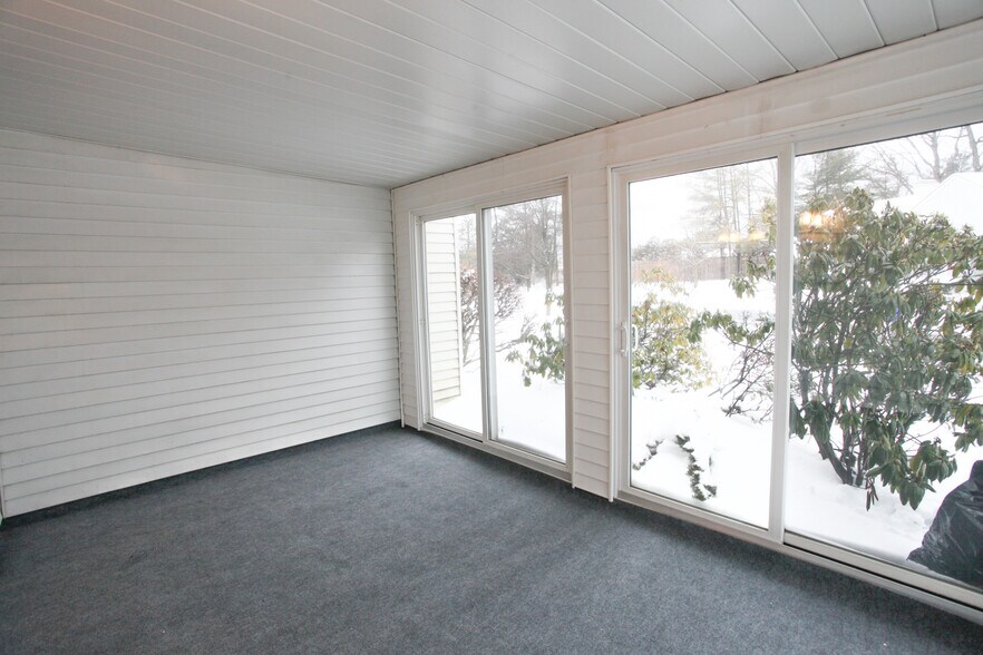 Building Photo - 655C Yale Way