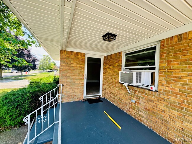 Building Photo - 268 Cass Ave