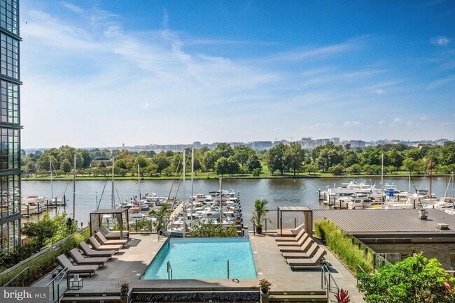 Building Photo - 45 Sutton Square SW