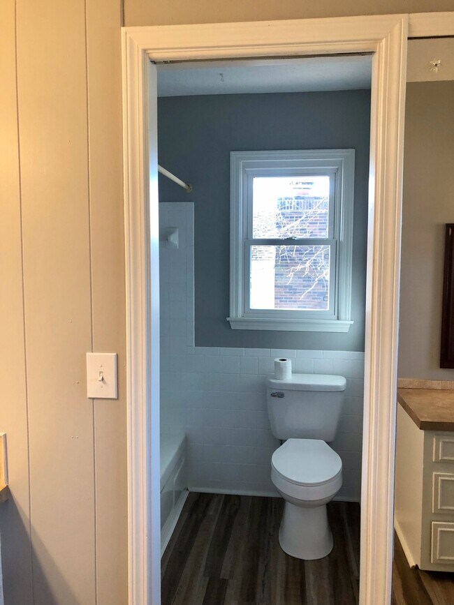 Building Photo - Beautiful  4 bedroom Remodeled Home in Ravenwood  Springfield MO