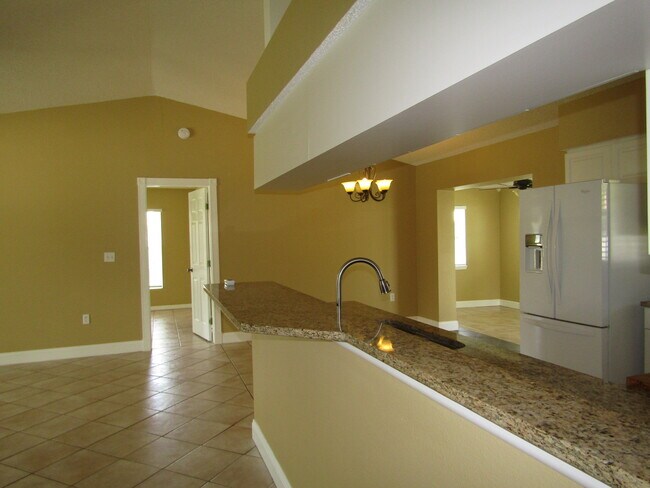 Building Photo - 2624 Valencia Rd