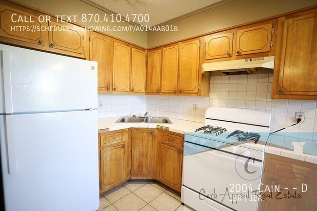 Building Photo - Move in special $500!! Recently renovated ...