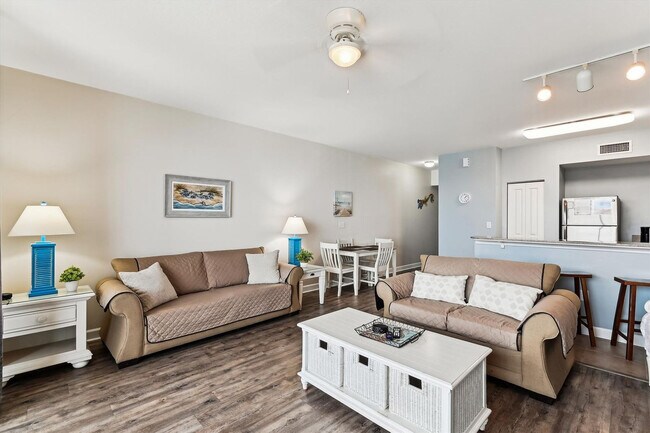 Building Photo - 9896 S Thomas Dr