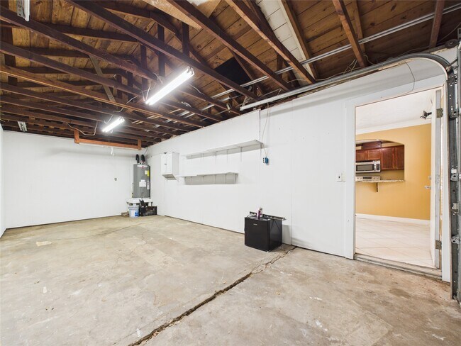 Building Photo - 1213 W Sidnor St