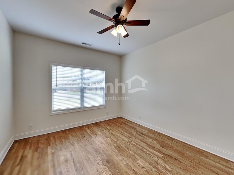 Building Photo - 1030 Spring Creek Dr