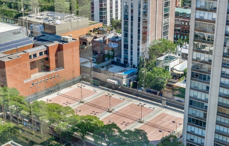 Building Photo - 1460 N Sandburg Ter