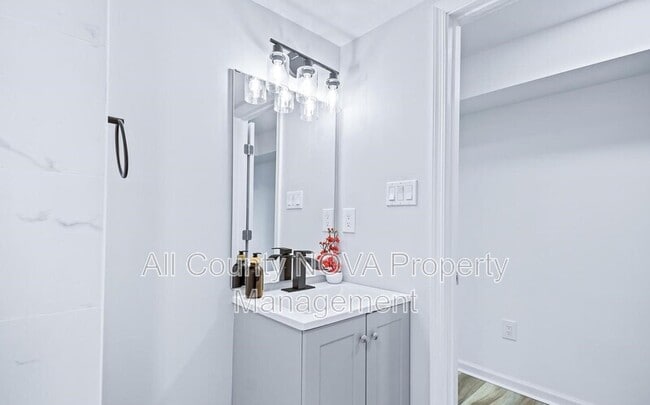 Building Photo - 5606 Elberton Pl