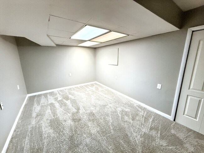 Building Photo - 5830 Walnut Grove Rd