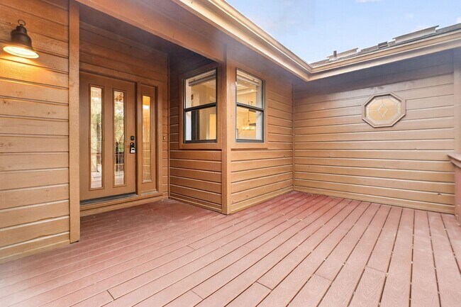 Building Photo - 546 Deer Horn Ct
