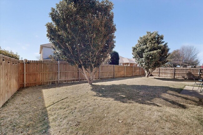 Building Photo - Perfect 1-to-6 Month Transition Home—All Utilities, High-Speed Internet, Lawn Care, and Premium F...