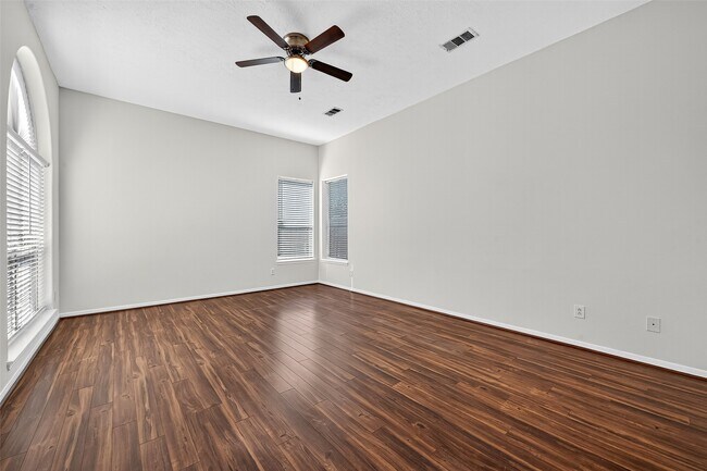 Building Photo - 15618 Edgemere Ct