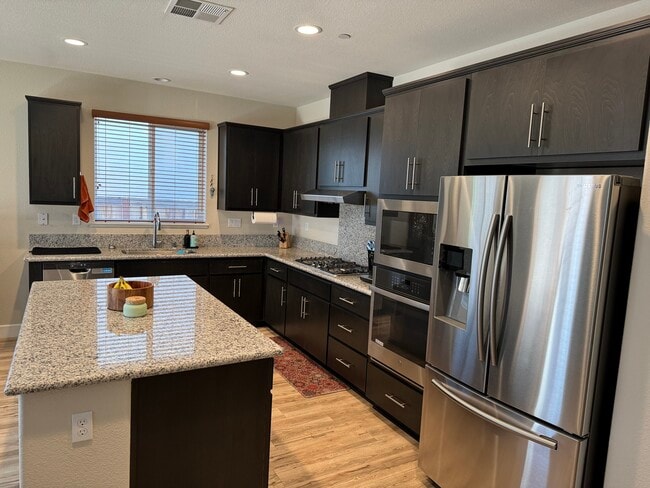 Building Photo - 501 Aster St