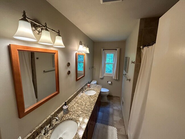 Building Photo - 4545 Manchester Dr