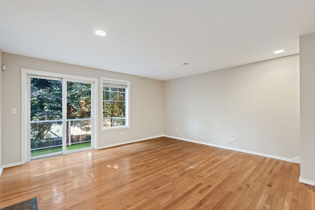 Building Photo - 11710 Greenwood Ave N