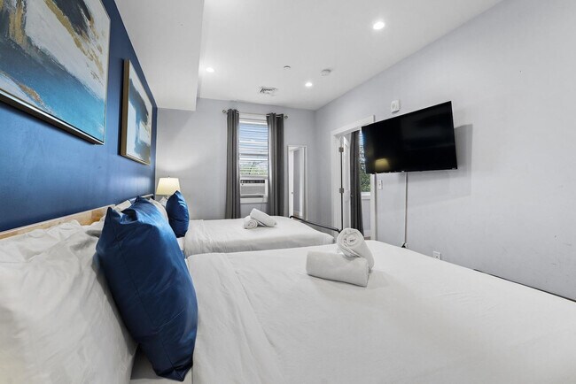 Building Photo - 1011 Bennington St