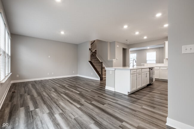 Building Photo - 305 Fairfax Way