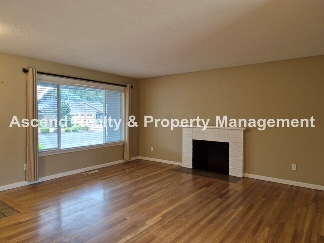 Building Photo - Available Now Prime Terra Linda Location One Level Home Large Fenced Yard & Attached Garage Walk ...