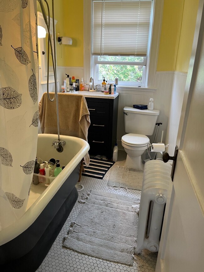 Bathroom 2 - 464 West Ave