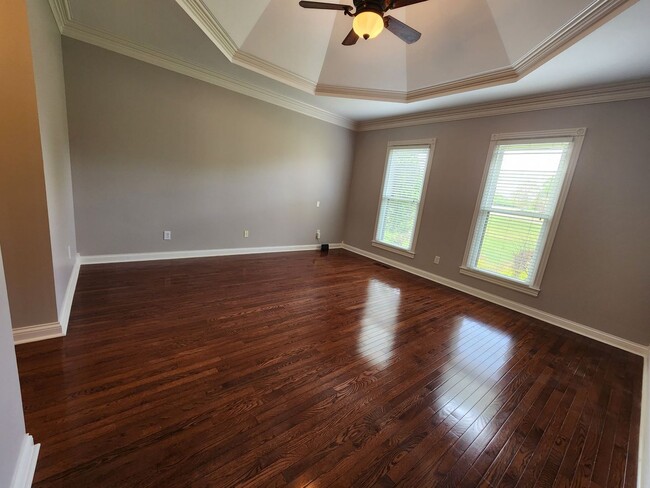 Building Photo - Gorgeous 4/3.5 with amazing back patio!