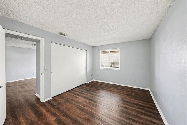 Building Photo - 550 Golden Raintree Pl