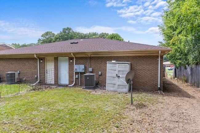 Building Photo - 6048 Brookwood Dr
