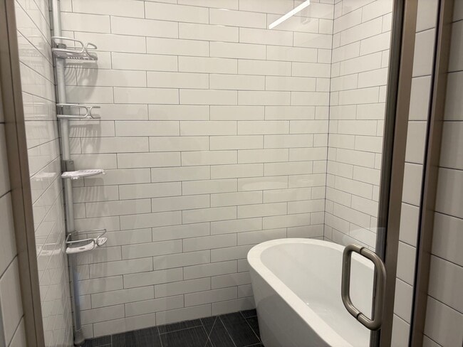 Building Photo - Luxury 3+3 Townhome in prestigious Crescen...