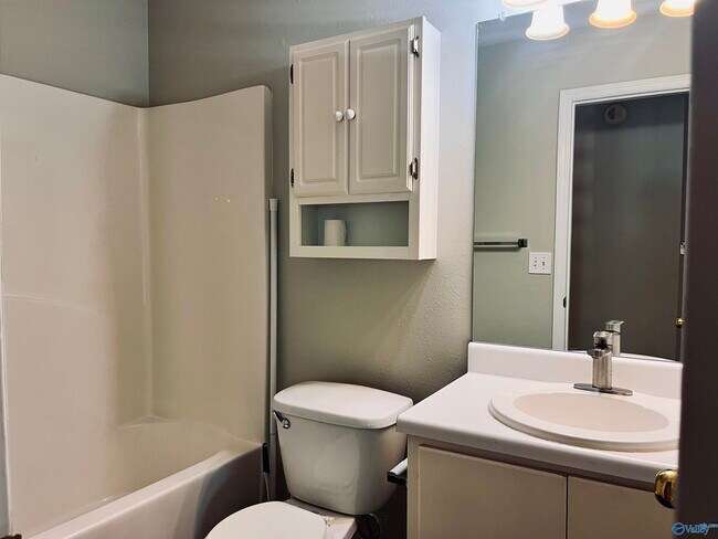 Building Photo - 232 Mountain Creek Dr
