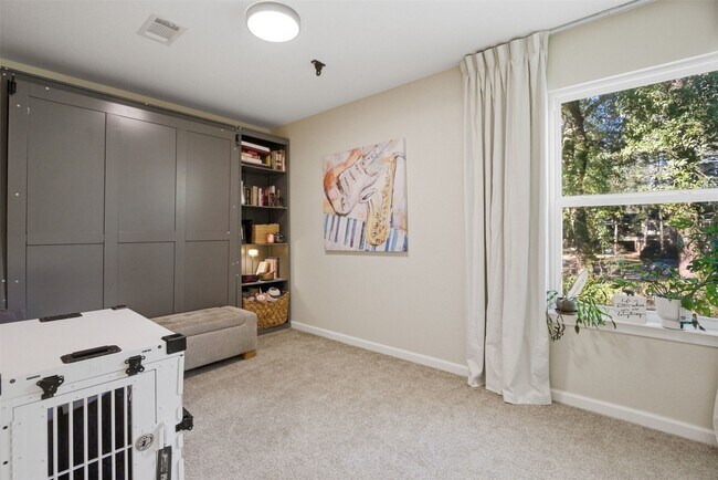 Building Photo - 1004 E Red Cedar Cir