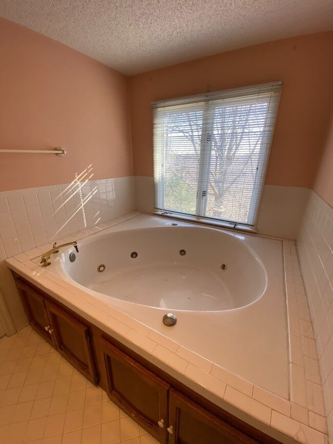 Building Photo - 2 Bed 2 Bath Home in Whites Creek. 20 minu...