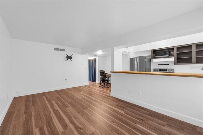 Building Photo - 1140 S Orlando Ave