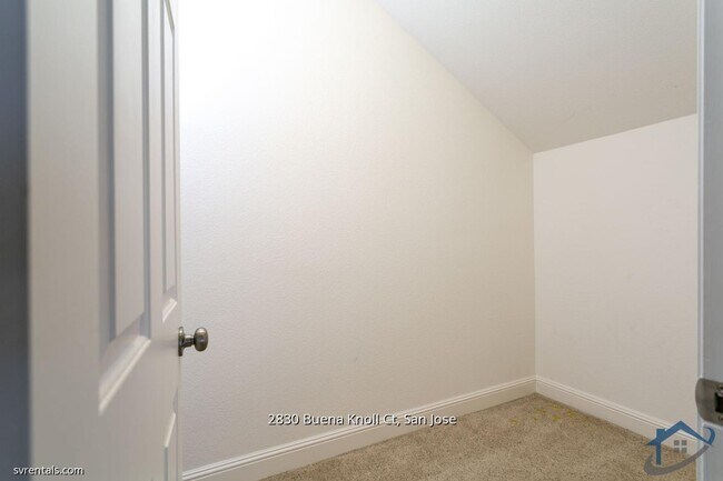 Building Photo - 2830 Buena Knoll Ct