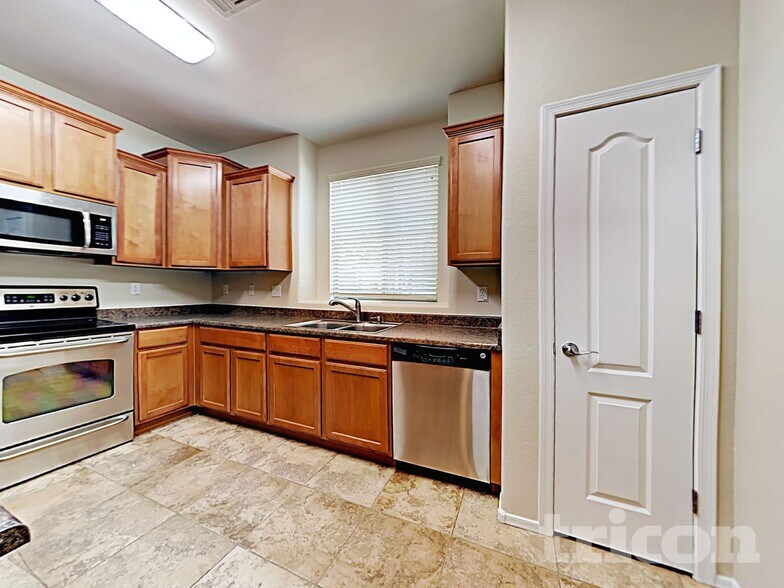 Building Photo - 4376 E Selena Dr